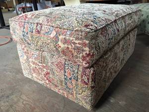 lot 176 image: Expressions Ottoman With Removable Top