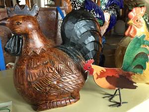 lot 209 image: Chicken and Rooster Decorative Figurines