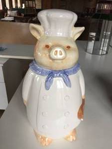 lot 212 image: Cookie Jars
