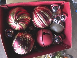 lot 226 image: Christmas Lot