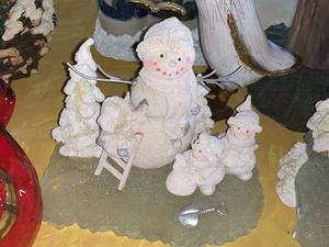 lot 231 image: Christmas Lot