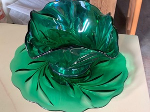 lot 201B image: Beautiful Emerald Green Serving Dishes