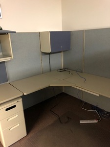 lot 1 image: 22 Modular Offices (Cubicle System)