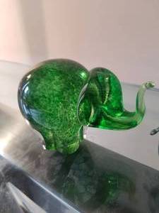 lot 232 image: Pair of Fun Art Glass Elephants