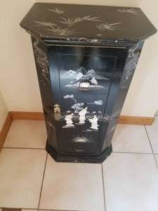 lot 77 image: Exotic Oriental Painted Side Table with Mother of Pearl Relief