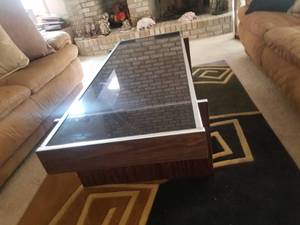 lot 56 image: Amazing Mid-Century Modern Glass Top Coffee Table