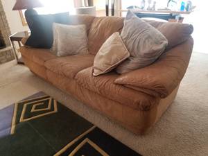 lot 329 image: Tan Leather Sofa