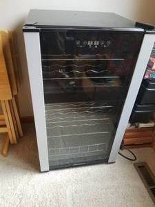 lot 93 image: WineEnthusiast Wine Cooler Model 268 68 30 02