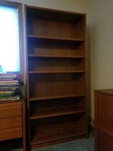 lot 326 image: Spacious 6 Shelf Bookshelf