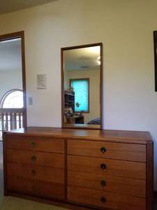 lot 67 image: Fantastic 8 Drawer DresserVanity with Mirror