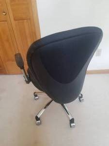 lot 74 image: Luxury Ergonomic Office Chair by The Sharper Image