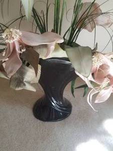 lot 611 image: Pretty Faux Flower Dcor