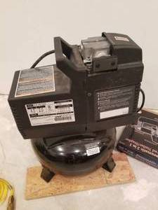 lot 517 image: Craftsman 4 Gallon Air Compressor Model 919.167350