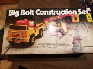 lot 502 image: Collection of Cool Vintage Robotics Sets