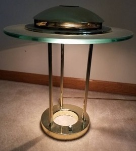 lot 334 image: Striking Mid-Century Modern Brass Table Lamp