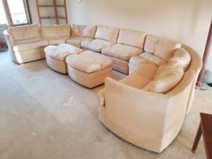 lot 71 image: Fantastic Retro Curving Sectional by Heritage