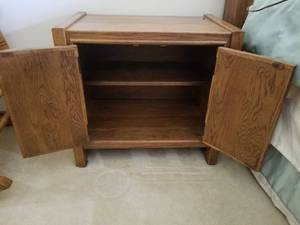 lot 52 image: Stylish Oak Mid-Century Inlaid Bedside Table