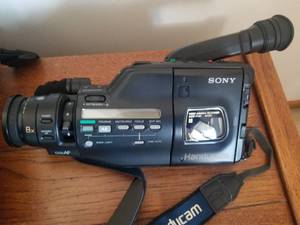 lot 460 image: Sony Video Camera Recorder Video 8 Handycam Model CCD-F401