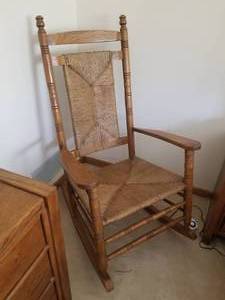 lot 338 image: Classic Rush Rocking Chair