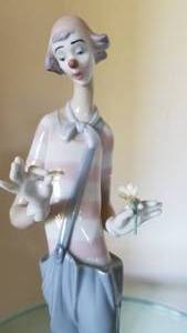 lot 130 image: Lladro Figurine  Clown in Love  6997