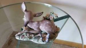 lot 135 image: Lladro Figurine  A Quiet Moment 5673