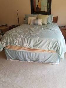 lot 54 image: Vintage Inlaid Bed Set