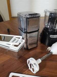 lot 390 image: Collection of Electronic Kitchen Tools
