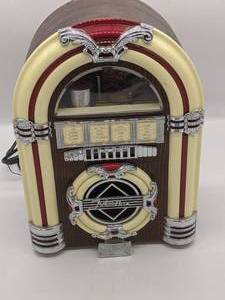lot 121 image: Crosley Reproduction Tabletop Jukebox Radio