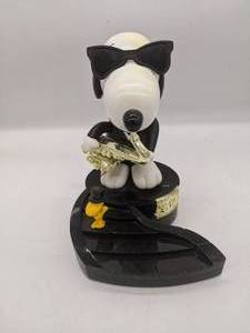 lot 120 image: Snoopy Animated Saxophone Telephone by Telemania