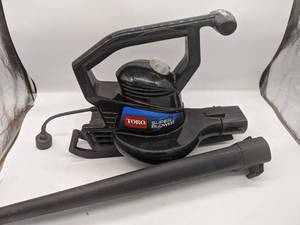 lot 117 image: Toro Super Blower Leaf Blower