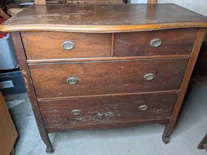 lot 168 image: Vintage Wood Dresser and Mirror Set