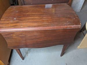 lot 169 image: Drop Leaf Wood Table