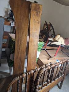 lot 59 image: Vintage Twin Wood Bed Frame and head boards