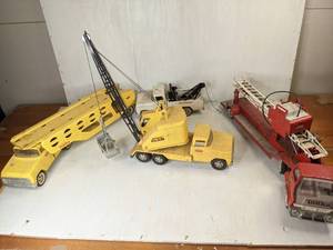 lot 1 image: Four Vintage Metal Toy Tonka Trucks