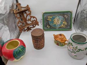 lot 46 image: Assorted Vintage Home Decor