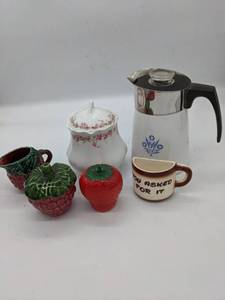 lot 56 image: Corningware Percolator and Other Assorted Vintage Kitchen Wares