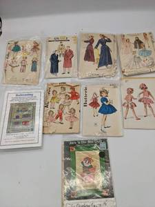 lot 65 image: Lot of Assorted Vintage Sewing & Quilt Patterns, Wool Batting
