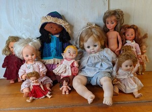 lot 19 image: Lot of Assorted Vintage Dolls