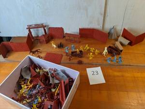 lot 23 image: Vintage Marx Fort Apache Play Set