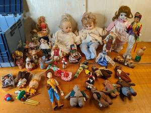 lot 33 image: Large Lot of Assorted Vintage Dolls