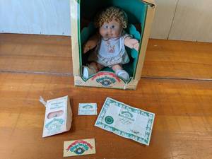 lot 35 image: 1984 Cabbage Patch Doll in Original Box