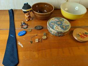 lot 74 image: Assorted Vintage Items see photos