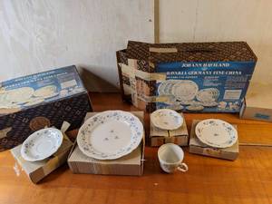 lot 78 image: 20 Piece Set (x2) Johann Haviland Bavaria Fine China