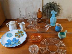 lot 80 image: Lot of Assorted Vintage Glassware
