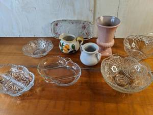 lot 89 image: Lot of Assorted Vintage Glassware