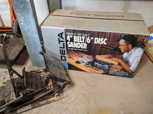 lot 96 image: Delta 4 Belt6 Disc Sander New in Box and Stand