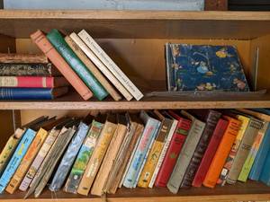 lot 170 image: Lot of Vintage Hardcover Books