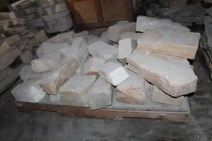 Lot of (1 Pallet) Building Stones