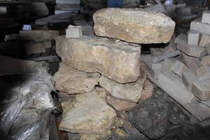 Lot of (1 Pallet) Placement Stones
