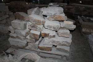 Lot of (1 Pallet) Wall Stones